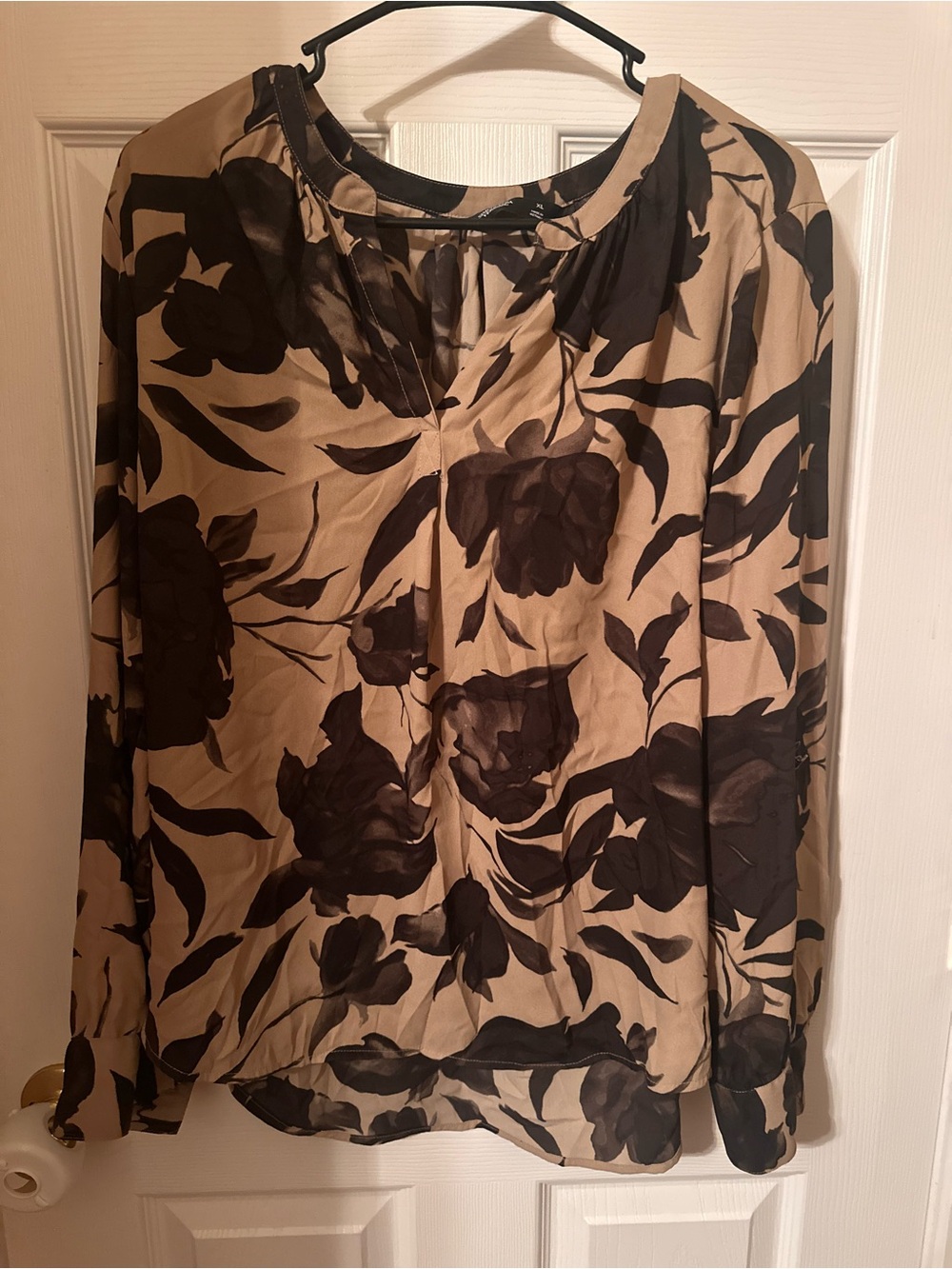 Simply Vera Vera Wang Beige Blouse with Black Floral Print